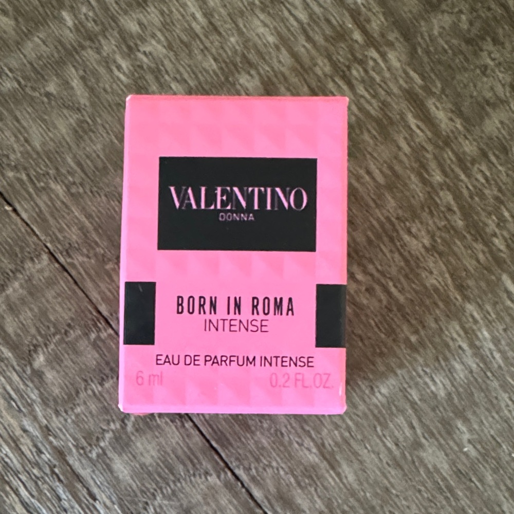 Valentino Donna Born in Roma Intense Eau de Parfum 6 mL (0.2 fl oz) Travel size